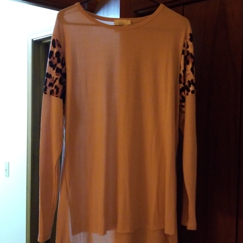 Long sleeve leopard top